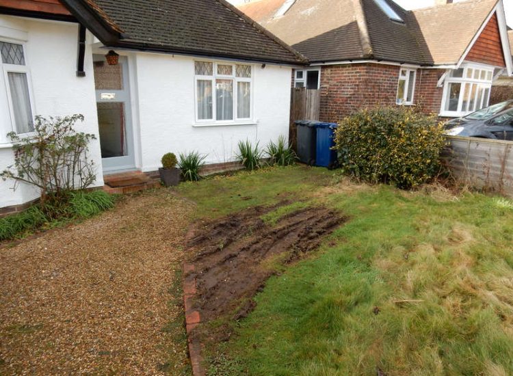 Block Paved Driveway in Wonersh, Guildford, Surrey - Marshall's Drivesett Tegula Traditional block paving. Driveways for Surrey and Hampshire - MDB Landscapes