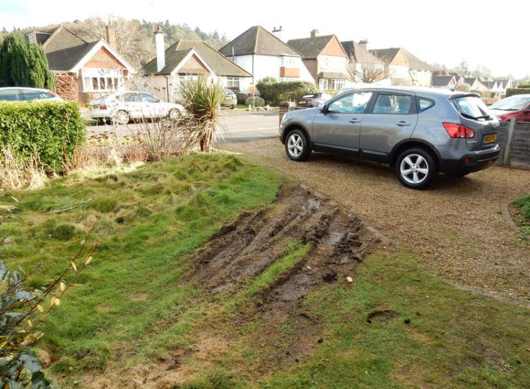 Block Paved Driveway in Wonersh, Guildford, Surrey - Marshall's Drivesett Tegula Traditional block paving. Driveways for Surrey and Hampshire - MDB Landscapes