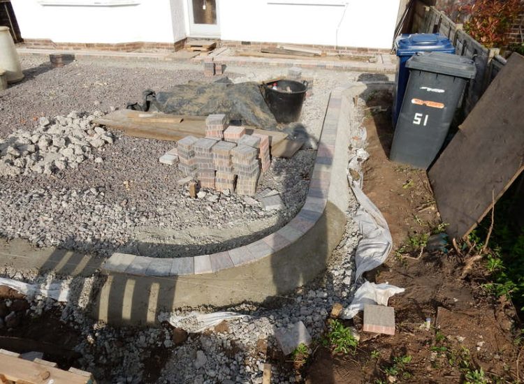 Block Paved Driveway in Wonersh, Guildford, Surrey - Marshall's Drivesett Tegula Traditional block paving. Driveways for Surrey and Hampshire - MDB Landscapes