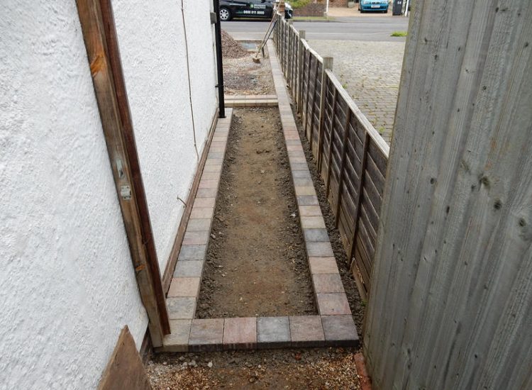 Block Paved Driveway in Wonersh, Guildford, Surrey - Marshall's Drivesett Tegula Traditional block paving. Driveways for Surrey and Hampshire - MDB Landscapes