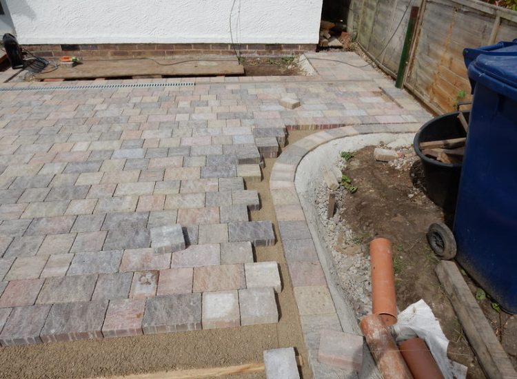Block Paved Driveway in Wonersh, Guildford, Surrey - Marshall's Drivesett Tegula Traditional block paving. Driveways for Surrey and Hampshire - MDB Landscapes