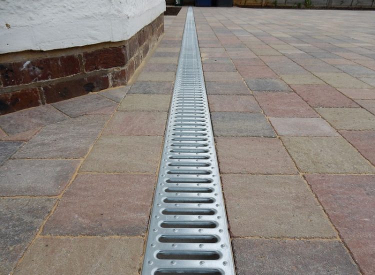 Block Paved Driveway in Wonersh, Guildford, Surrey - Marshall's Drivesett Tegula Traditional block paving. Driveways for Surrey and Hampshire - MDB Landscapes