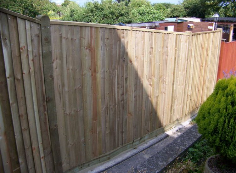 Feather Edge Fencing in East Sussex - The replacament of an old wall with a new 1.80m high feather edge fence. Garden Fencing - MDB Landscapes