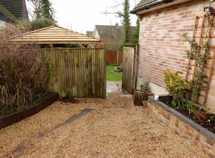 Feather Edge and Lap Panel Fencing in Lovedean, Hampshire - Both feather edge and lap panel fencing used here to replace old rotting fencing due to drainage issues. Garden Fencing - MDB Landscapes