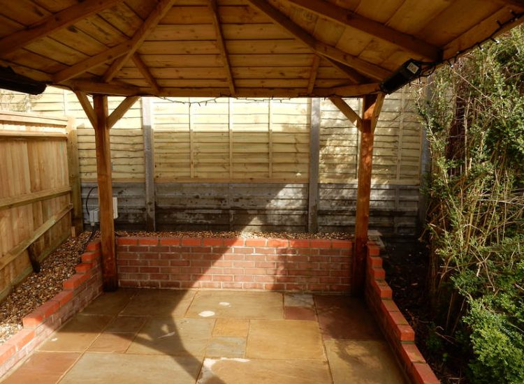 Feather Edge and Lap Panel Fencing in Lovedean, Hampshire - Both feather edge and lap panel fencing used here to replace old rotting fencing due to drainage issues. Garden Fencing - MDB Landscapes