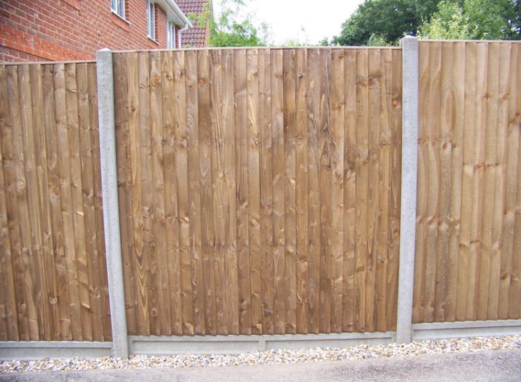 Feather Edge Panel Fencing in Aldershot, Hampshire - Boundary line fencing with concrete posts and concrete gravel boards. Garden Fencing - MDB Landscapes