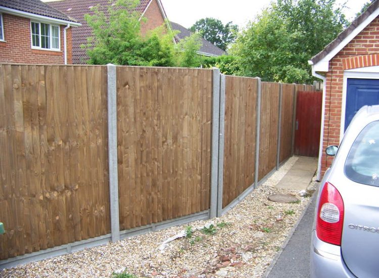 Feather Edge Panel Fencing in Aldershot, Hampshire - Boundary line fencing with concrete posts and concrete gravel boards. Garden Fencing - MDB Landscapes