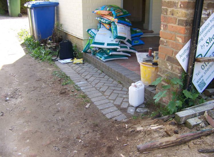 Mint Sandstone Sett Driveway in Sandhurst, Berkshire - Mint sandstone setts used here for both vehicular and pedestrian areas. Driveways for Surrey and Hampshire - MDB Landscapes