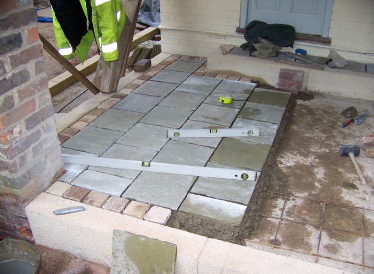 Mint Sandstone Sett Driveway in Sandhurst, Berkshire - Mint sandstone setts used here for both vehicular and pedestrian areas. Driveways for Surrey and Hampshire - MDB Landscapes