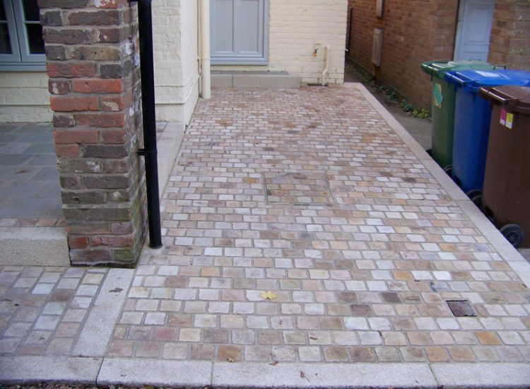 Mint Sandstone Sett Driveway in Sandhurst, Berkshire - Mint sandstone setts used here for both vehicular and pedestrian areas. Driveways for Surrey and Hampshire - MDB Landscapes