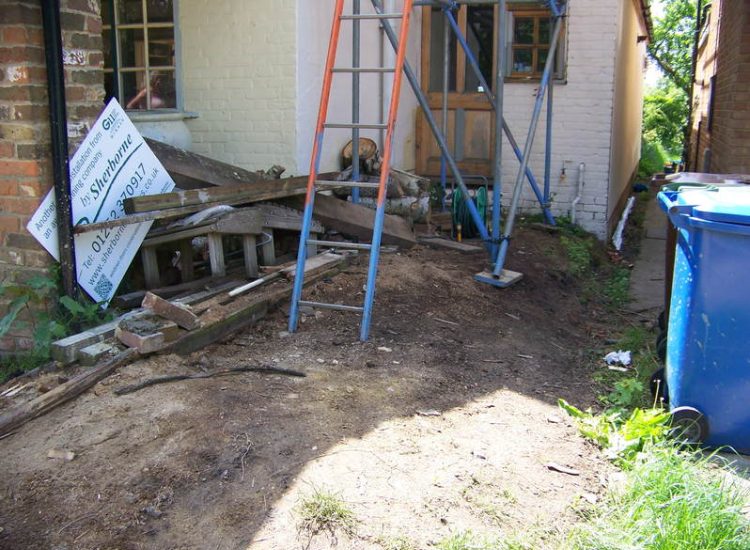 Mint sandstone Sett Paving in Sandhurst, Berkshire - Mint sandstone setts used here for both pedestrian and vehicular areas within a front garden. Garden Paving - MDB Landscapes
