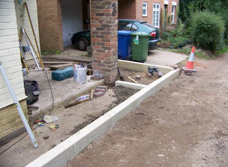 Mint sandstone Sett Paving in Sandhurst, Berkshire - Mint sandstone setts used here for both pedestrian and vehicular areas within a front garden. Garden Paving - MDB Landscapes