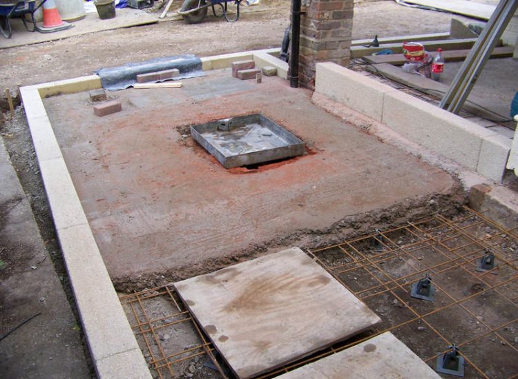 Mint sandstone Sett Paving in Sandhurst, Berkshire - Mint sandstone setts used here for both pedestrian and vehicular areas within a front garden. Garden Paving - MDB Landscapes