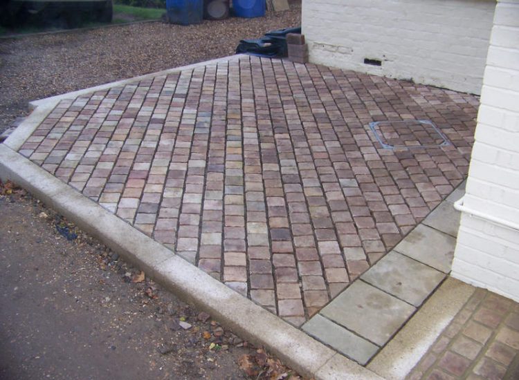 Mint sandstone Sett Paving in Sandhurst, Berkshire - Mint sandstone setts used here for both pedestrian and vehicular areas within a front garden. Garden Paving - MDB Landscapes