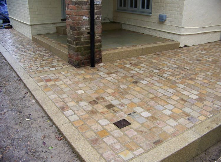 Mint sandstone Sett Paving in Sandhurst, Berkshire - Mint sandstone setts used here for both pedestrian and vehicular areas within a front garden. Garden Paving - MDB Landscapes