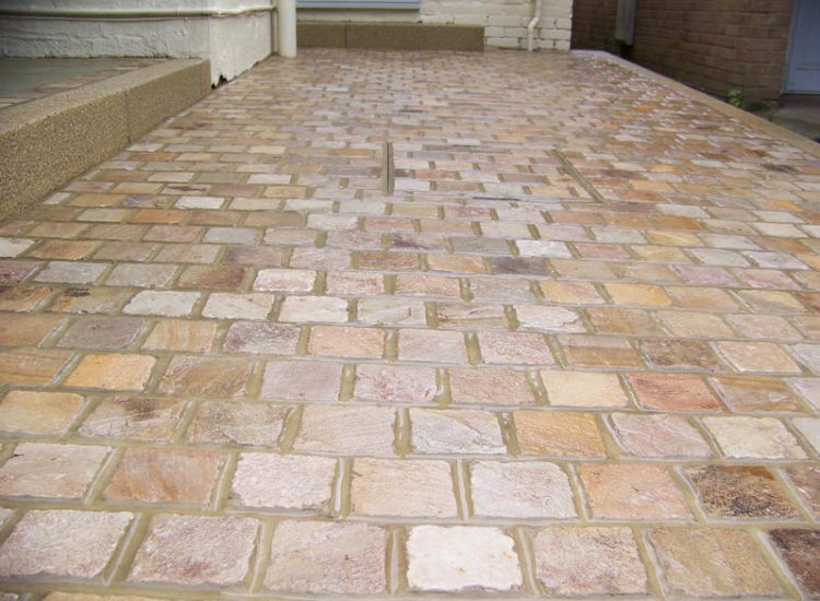 Mint sandstone Sett Paving in Sandhurst, Berkshire - Mint sandstone setts used here for both pedestrian and vehicular areas within a front garden. Garden Paving - MDB Landscapes