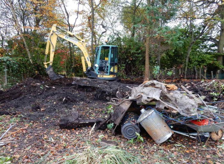 Garden Clearance in Fleet, Hampshire - Total clearance of both rear and front gardens of mature trees and shrubs. Trees felled with roots extracted. Garden clearance for Surrey and Hampshire - MDB Landscapes