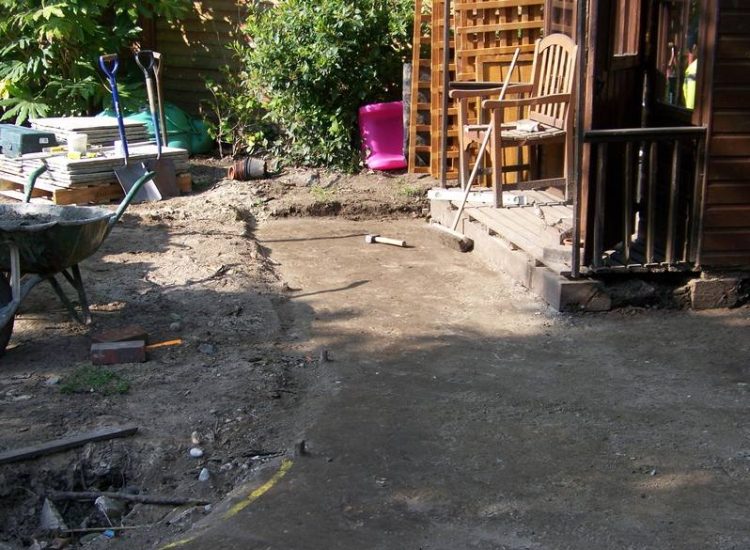 Garden Paving in Fleet, Hampshire - Kota Brown Limestone paving and cropped 200x100x100mm granite setts used. Garden Paving - MDB Landscapes