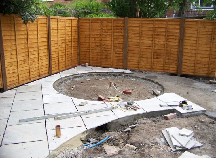 Garden Paving in Fleet, Hampshire - Kota Brown Limestone paving and cropped 200x100x100mm granite setts used. Garden Paving - MDB Landscapes