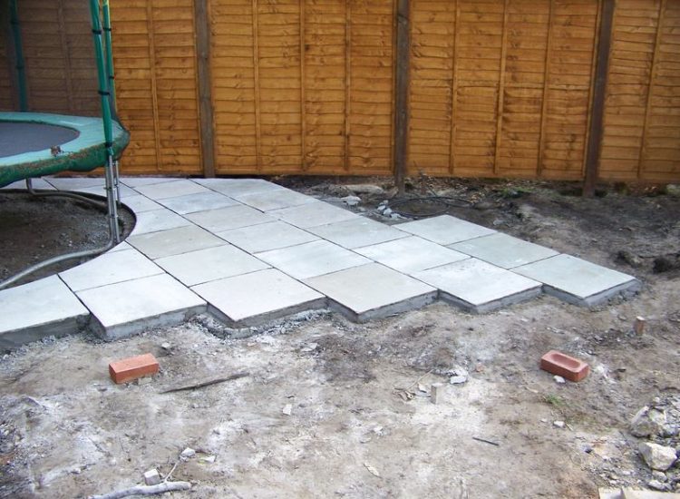 Garden Paving in Fleet, Hampshire - Kota Brown Limestone paving and cropped 200x100x100mm granite setts used. Garden Paving - MDB Landscapes