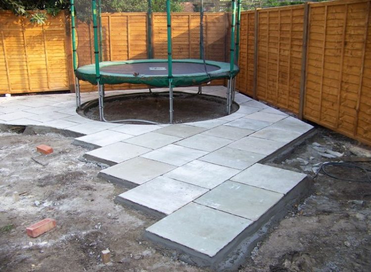 Garden Paving in Fleet, Hampshire - Kota Brown Limestone paving and cropped 200x100x100mm granite setts used. Garden Paving - MDB Landscapes