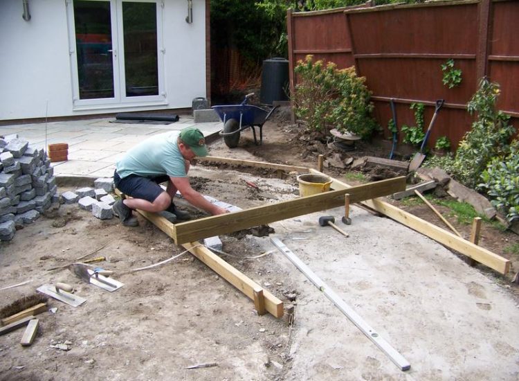 Garden Paving in Fleet, Hampshire - Kota Brown Limestone paving and cropped 200x100x100mm granite setts used. Garden Paving - MDB Landscapes