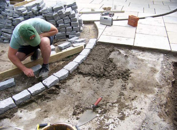 Garden Paving in Fleet, Hampshire - Kota Brown Limestone paving and cropped 200x100x100mm granite setts used. Garden Paving - MDB Landscapes