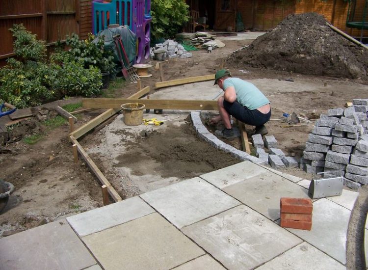 Garden Paving in Fleet, Hampshire - Kota Brown Limestone paving and cropped 200x100x100mm granite setts used. Garden Paving - MDB Landscapes