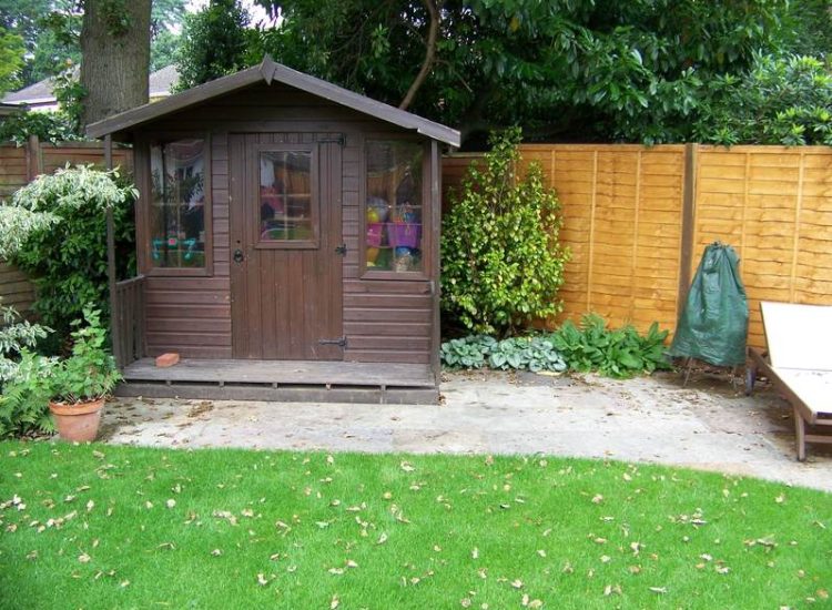 Garden Paving in Fleet, Hampshire - Kota Brown Limestone paving and cropped 200x100x100mm granite setts used. Garden Paving - MDB Landscapes