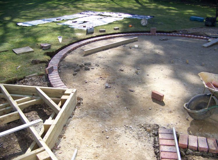 Kota Brown Limestone Paving in Fleet, Hampshire - A circular edged terrace area with adjacent timber decking. Garden Paving - MDB Landscapes