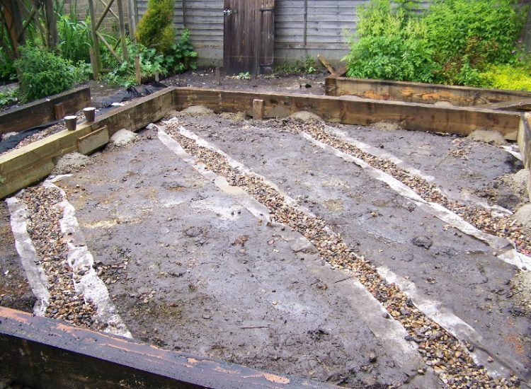 Garden and Lawn Drainage Ascot, Surrey - Including raised lawns, timber planters and gravel walkways. Garden Drainage - MDB Landscapes