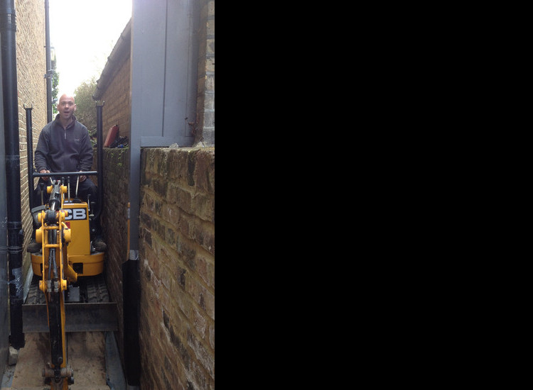 Lawn Drainage London - A poor soil medium left lawn areas very water logged and difficult to manage through out the year. Extensive land drainage was installed, new rootzone medium imported in and lawns re-turfed. Access was also restricted for this project with difficult level changes to contend with. Garden Drainage - MDB Landscapes