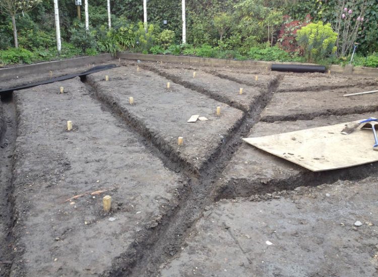 Lawn Drainage London - A poor soil medium left lawn areas very water logged and difficult to manage through out the year. Extensive land drainage was installed, new rootzone medium imported in and lawns re-turfed. Access was also restricted for this project with difficult level changes to contend with. Garden Drainage - MDB Landscapes