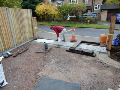 Decorative Aggregate Driveway Farnham, Surrey, GU9 - Old English limestone chippings framed with a crisp and neat edging of sawn granite setts. Decorative Aggregate Driveway Farnham, Surrey, GU9 - Old English limestone chippings framed with a crisp and neat edging of sawn granite setts.