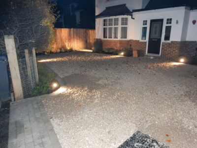 Decorative Aggregate Driveway Farnham, Surrey, GU9 - Old English limestone chippings framed with a crisp and neat edging of sawn granite setts. Decorative Aggregate Driveway Farnham, Surrey, GU9 - Old English limestone chippings framed with a crisp and neat edging of sawn granite setts.