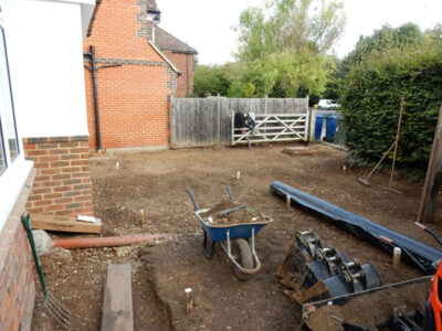 Decorative Aggregate Driveway Farnham, Surrey, GU9 - Old English limestone chippings framed with a crisp and neat edging of sawn granite setts. Decorative Aggregate Driveway Farnham, Surrey, GU9 - Old English limestone chippings framed with a crisp and neat edging of sawn granite setts.