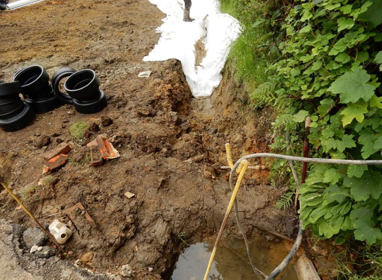 Driveway and Garden Drainage Haslemere, Surrey, GU27 - Ingress and flooding of driveway areas preventing ongoing house development. Driveway and Garden Drainage Haslemere, Surrey, GU27 - Ingress and flooding of driveway areas preventing ongoing house development.