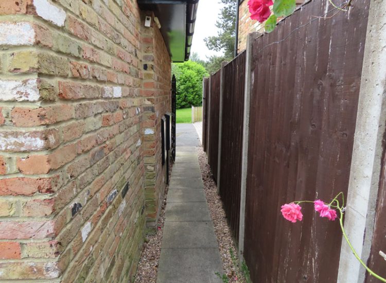 Feather Edge Panel Fencing Sandhurst, Berkshire, GU47 - Extensive new feather edge panel fencing to replace old and dilapidated fencing. Second phase of this landscaping project following initial clearance. Feather Edge Panel Fencing Sandhurst, Berkshire, GU47 - Extensive new feather edge panel fencing to replace old and dilapidated fencing. Second phase of this landscaping project following initial clearance.