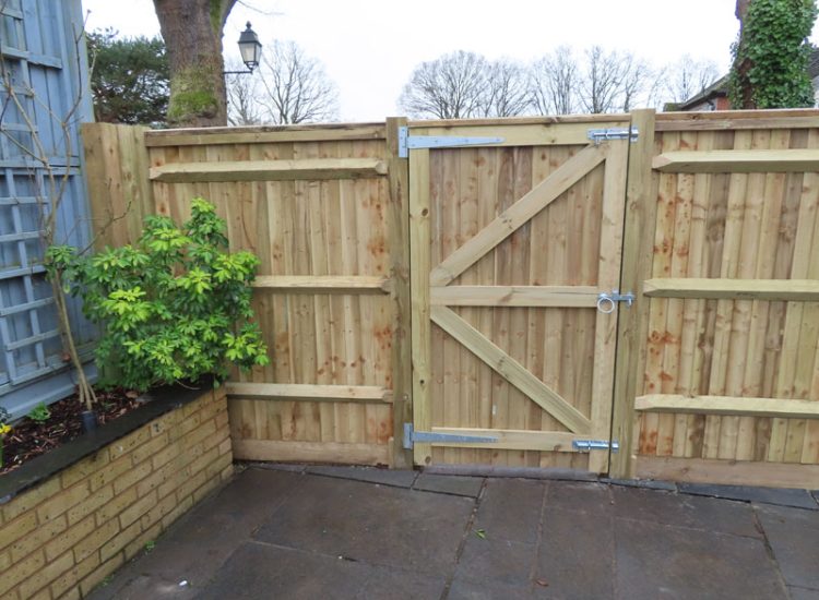 Feather Edge or Close board Fencing Ash Vale, Aldershot, Hampshire, GU12 - New boundary lines created replacing old fencing.