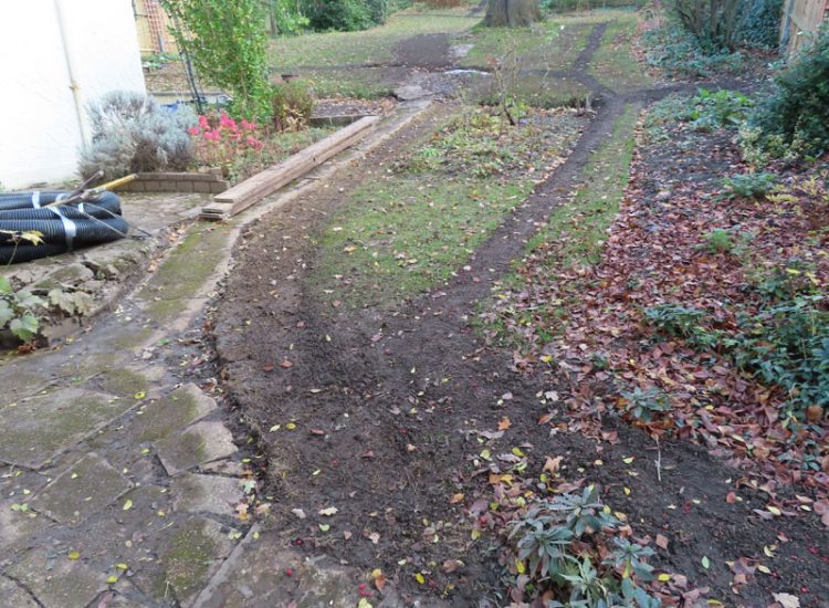 Garden and Lawn Drainage Wimbledon, London, SW19 - Increasing ingress from neighbouring higher ground at the top of this garden causing major issues over border and lawn areas through out the garden. Garden and Lawn Drainage Wimbledon, London, SW19 - Increasing ingress from neighbouring higher ground at the top of this garden causing major issues over border and lawn areas through out the garden.