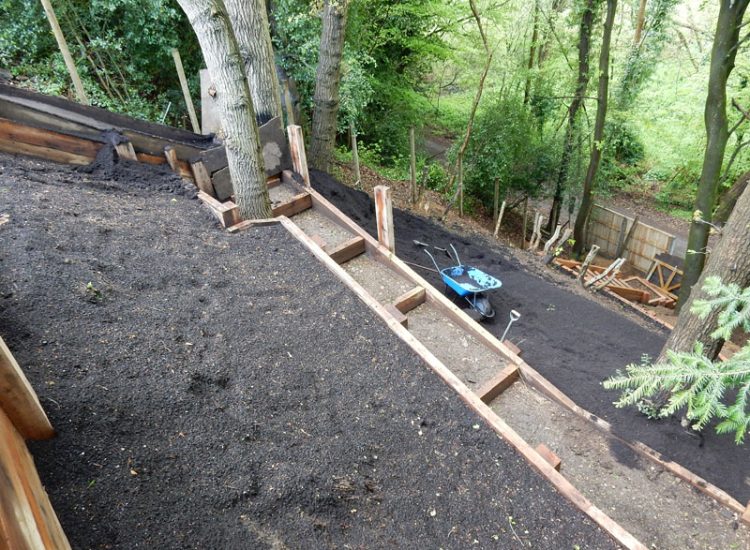 Garden Planting Farnham, Surrey, GU9 - Three areas of planting for this extensive project, embankment planting, rear garden and front driveway areas. Garden Planting Farnham, Surrey, GU9 - Three areas of planting for this extensive project, embankment planting, rear garden and front driveway areas.