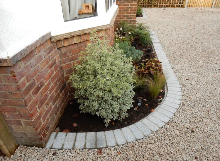 Garden Planting Farnham, Surrey, GU9 - Three areas of planting for this extensive project, embankment planting, rear garden and front driveway areas. Garden Planting Farnham, Surrey, GU9 - Three areas of planting for this extensive project, embankment planting, rear garden and front driveway areas.