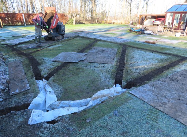 Lawn Drainage Guildford, Surrey, GU4 - Substatial lawn areas suffering from drainage issues caused by runoff and ingress from neighbouring open land and the clay based soil type. Lawn Drainage Guildford, Surrey, GU4 - Substatial lawn areas suffering from drainage issues caused by runoff and ingress from neighbouring open land and the clay based soil type.