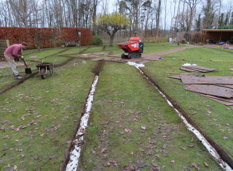 Lawn Drainage Guildford, Surrey, GU4 - Substatial lawn areas suffering from drainage issues caused by runoff and ingress from neighbouring open land and the clay based soil type. Lawn Drainage Guildford, Surrey, GU4 - Substatial lawn areas suffering from drainage issues caused by runoff and ingress from neighbouring open land and the clay based soil type.