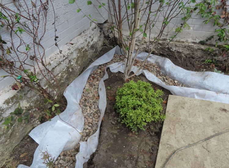 Lawn and Garden Drainage Raynes Park, London, SW20 - Failed drainage solutions needing to be resolved in a recently completed landscaped rear garden. Lawn and Garden Drainage Raynes Park, London, SW20 - Failed drainage solutions needing to be resolved in a recently completed landscaped rear garden.