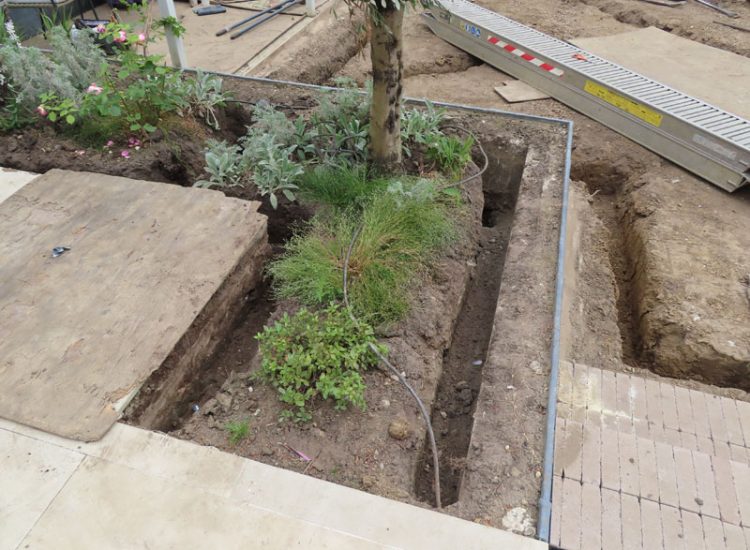 Lawn and Garden Drainage Raynes Park, London, SW20 - Failed drainage solutions needing to be resolved in a recently completed landscaped rear garden. Lawn and Garden Drainage Raynes Park, London, SW20 - Failed drainage solutions needing to be resolved in a recently completed landscaped rear garden.