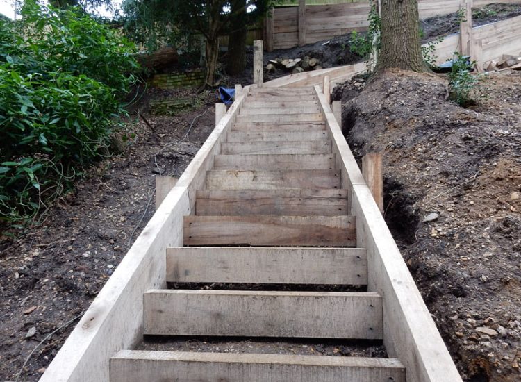 New Oak Sleeper Steps Farnham, Surrey, GU9 - Extensive oak sleeper steps incorporated through an embankment area. New Oak Sleeper Steps Farnham, Surrey, GU9 - Extensive oak sleeper steps incorporated through an embankment area.