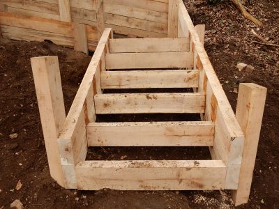 New Oak Sleeper Steps Farnham, Surrey, GU9 - Extensive oak sleeper steps incorporated through an embankment area. New Oak Sleeper Steps Farnham, Surrey, GU9 - Extensive oak sleeper steps incorporated through an embankment area.