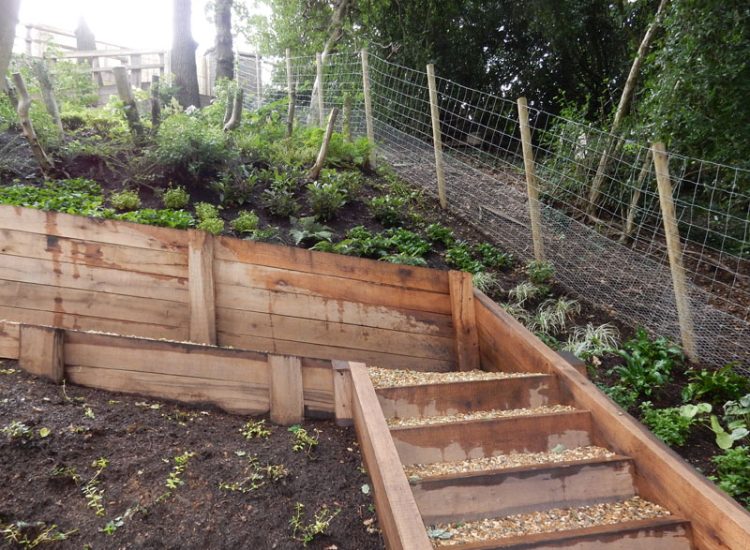 New Oak Sleeper Steps Farnham, Surrey, GU9 - Extensive oak sleeper steps incorporated through an embankment area.