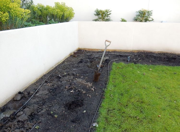 Garden and Planting Border Drainage Cobham, Surrey, KT11 - High retaining walls constructed with no drainage detail behind. Garden and Planting Border Drainage Cobham, Surrey, KT11 - High retaining walls constructed with no drainage detail behind.